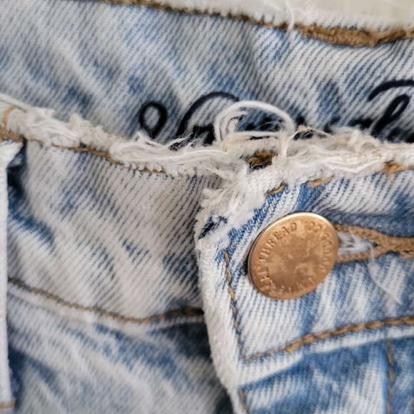 Straight leg acid wash distressed jeans - Picture 7 of 8
